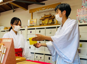 富知六所浅間神社 (三日市浅間神社) なかなかないレア求人★
毎年、家族や友達と過ごすだけだった冬休みが、
一生の想い出になるかも♪*
お友達と一緒の応募もOK!!