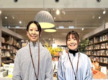 店内商品は、
約10万点を超える品揃え！
店内はナチュラルテイストな雰囲気☆彡新しくて綺麗です♪
（※写真は藤の木店です)