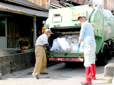 岩屋エリアのゴミ収集のお手伝い！
ゴミ収集車の助手席に乗って、ゴミの回収をするだけ♪
＜女性スタッフ活躍中！＞