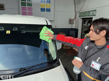 未経験でもやさしく教えます＊
車の知識は必要ないので、
安心してご応募ください♪