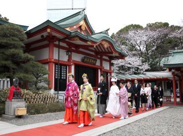 日枝あかさか写真室 ＼12月中旬までの短期勤務／
由緒ある日枝神社内のフォトスタジオで
お客様の笑顔を思い出に残すお手伝い♪