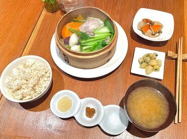 CHIBIKURO-SAMBO （チビクロサンボ） バランスの取れた食事で身も心も健康に*·゜
＼こんな方は歓迎します／
接客好き*料理好き*飲食経験者
まずはお気軽にご応募を♪