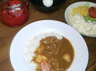 美味しい無料まかない付き！！
出来立てのご飯が食べられます☆
食費も浮いてラッキー♪ 