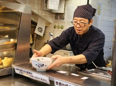 名代 箱根そば 秋葉原店 キッチン未経験、お家での料理が好きな方も大歓迎！経験・スキル不要★ランチ帯のみ⇒子育てや副業とも両立しやすいシフトです◎