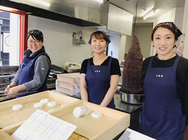 梅が枝餅 中村屋 ＼毎年、学生さんに大人気／
友達といっしょに応募もOK♪
シフトも可能な限り一緒にします◎
思い出づくりにどうですか？