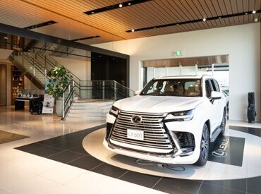 LEXUS（レクサス）泉北店 ＼入社から半年後…正社員の道も／
頑張りをしっかりと評価します！
その上で、社員登用への道も拓けます♪