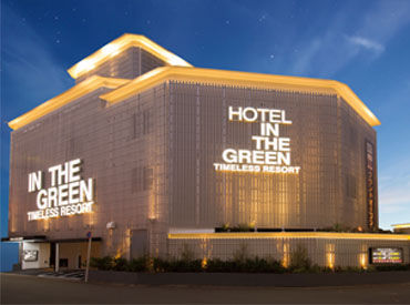 HOTEL IN THE GREEN 20～50代まで幅広い世代が活躍中★
なんと…9割以上が未経験からのスタート！先輩STAFFが丁寧に一からお教えします♪