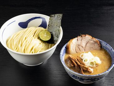 ≪まかない無料≫
「ラーメンが好き」
「家から近い」「簡単そう！」
など働くきっかけは何でもOK
まずは気軽に手ぶらで面接へ♪