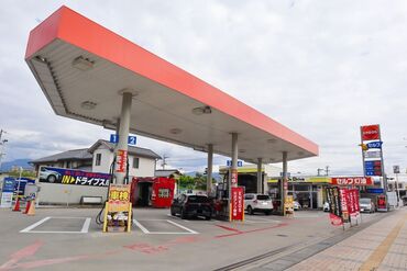 ENEOS セルフ栗田店 20～40代が活躍中！女性スタッフも活躍◎。*
地域の知り合いが増えるのもバイトの楽しさの一つですよね♪