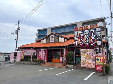 チャイナハウス すけろく　吉藤店 学生さんからシニア世代まで、
幅広い世代のスタッフが
活躍している職場です♪
バイトデビューの方も是非ご応募ください☆