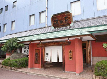 海鮮茶屋　磯の匠 旬の食材を使った”海と山の幸”を
カジュアルに味わえる居酒屋です♪
しっかり研修するので未経験でも安心！