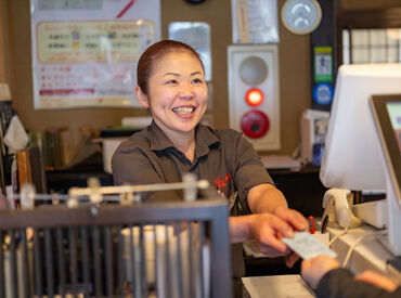 うどん茶屋北斗 三津店 ～居心地が良い環境～
仲が良く和やかな雰囲気だから
初バイト／高校生でも安心！
テスト期間などもシフト考慮します◎