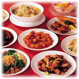 京華園～きょうかえん～ 定番のちゃんぽん・皿うどんはもちろん、
トロトロの豚角煮まんじゅうなど、
上品な味つけの中華料理が楽しめます！