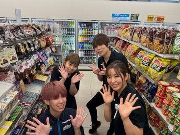 ファミリーマート　日土地西新宿ビル店 スタッフは計15人!
学生さん、かけもちバイト、夢を追っている方などが幅広く活躍しています!