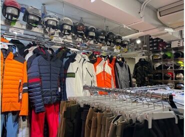 SKI SHOP JIRO 青山 他のウインタースポーツアパレル店とはちょっと違う??!!オシャレな商品がとても多いSHOPです♪