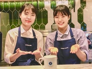 エクセルシオールカフェ 赤坂パークビル店 まずは笑顔で「いらっしゃいませ」が言えればOK！
ラテアートはハート型の作り方など基本から丁寧にお教えします♪