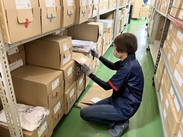 菅公学生服株式会社　名古屋ロジセンター 商品の仕分けをしている様子★
仕分ける商品も洋服等そこまで重たくないので
安心してください◎