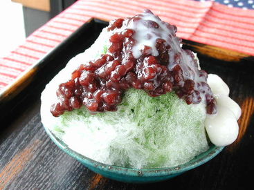 京都で学んだ本格かき氷「宇治みるく金時」です。これからの季節の和風カフェの人気商品です。
