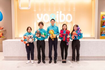 Yogibo Store THE OUTLETS HIROSHIMA店 あなたのお仕事は
お客様に楽しんで、Yogiboを好きになってもらうこと！
制服は好きなカラーのTシャツを選べます♪
