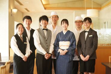 卒業後も来店をしてくれるスタッフも多数！
スタッフ同士の仲が良いので、学校外でのお友達も作れます★