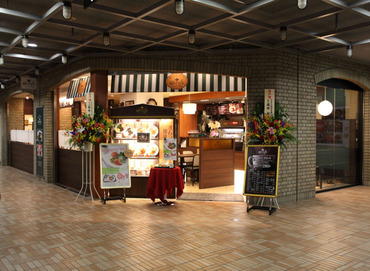 66Cafe 六本木六丁目食堂 飯田橋店　c1205 少しレトロな雰囲気が、落ち着くんです★
