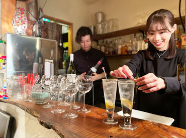 黒毛和牛サーロインのあぶり寿司や
鮮魚と姫野菜のカルパッチョなどが
当店の人気メニュー♪
従業員割引もあります◎