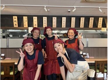 小木曽製粉所桶狭間店 学生を中心に、
主婦やフリーターも活躍中です★
いつも笑顔でいっぱいの職場♪