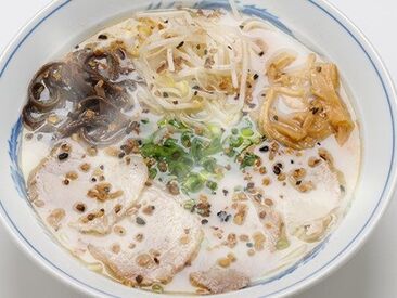 ＼ラーメン好きにはたまらない！／
まかないは写真のような絶品熊本ラーメン♪
お腹いっぱい食べてください！