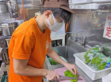 後楽園　津島店 バイト後はまかない食べながらのお喋りTIMEが恒例♪
他の店舗とも交流もあるから
給料だけじゃなく新しい友達もGETできちゃう★