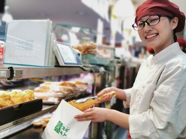 お肉の専門店　スギモト　アピタテラス横浜綱島店 高校生の方ももちろん大歓迎です！
店長や先輩も気さくなので、何でも相談してくださいね♪
勤務時はマスクを着用になります。