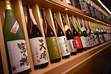 日本酒って年配の方のイメージありますよね…？
実は可愛いラベルや産地の味の違いなど
本当に奥深くてドンドン沼るんです（笑）