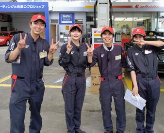 給油はお客さまご自身で行ってもらうので
ずっと外！なんてことはないです◎
仕事の合間のおしゃべりなど、
和気あいあいです！