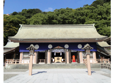 照国神社 *鹿児島を代表する歴史ある神社で憧れの巫女バイト*
毎年、家族や友達と過ごすだけだった冬休みが、
一生の想い出になるかも♪*