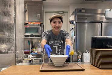 T'sたんたんecute上野店[15523] 駅ナカ・駅チカだから、
通勤もラクチン！
ラーメン店とは思えないおしゃれな制服で気分もUP★