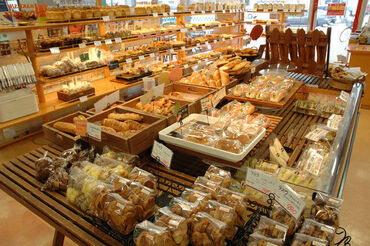 ヘルメス　扇町店 ～塩パン・メロンパン・カレーパン・etc～
焼きたてパンの良い香りに
包まれた幸せ空間◇+゜
お得にパンが買えるのも嬉しい♪