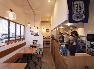 たてがみキッチン オシャレなカジュアル洋食屋♪
シフト週2日～＆4h～OK！！
髪色やピアス等自由度の高さも魅力の一つ☆*