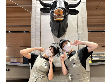 とてもレアな焼肉屋のハンバーガー店★
お客さんもスタッフも楽しめる空間です◎