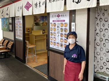 駅そば榑木川茅野駅店 特別なスキルは必要ありません♪
そば打ちは社員が行います。
先輩スタッフと一緒なので、
お仕事で戸惑うことはありません◎