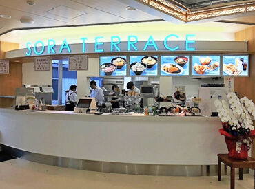 SORA TERRACE鹿児島空港店 「空港内のお仕事ってワクワクしそう！」
始める理由はそれで十分！
国際線の飛行機に乗る前に
ほっと一息つけるカフェです♪*