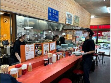 絶品まかないが0円で食べられる♪
有名人もよく来店する話題のラーメン屋さんで働こう★