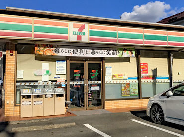 常連さんや学校終わりの学生さんがお客さんで
来店することが多いコンビニです★
常連さんと仲良くなることも♪