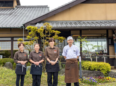 ～居心地がよくて続けやすい！～
最初は不安なその気持ち、先輩もよく分かってます◎
困った時は近くの先輩がサポートしますよ！