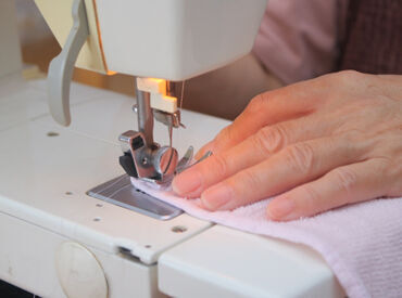 医療・福祉の現場をリネンサプライで支える工場でのお仕事です！
クリーニング工場での縫製作業スタッフを募集！