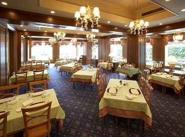 リゾートトラスト株式会社　勤務地：エクシブ山中湖 会員制リゾートホテルで
ワンランク上のリゾートバイトがかないます。
お客様からスタッフまで
きっとすてきな出会いがあるはず!