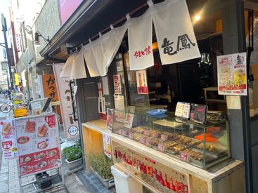 店内でシンプル作業★
無料まかないあり♪
お気軽にご応募ください(*ﾟ▽ﾟ)ﾉ