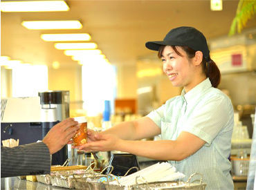 株式会社LEOC　大阪シティドーム３１０売店/100890 社員の常連さんが多いんです♪
とっても働きやすいですよ！