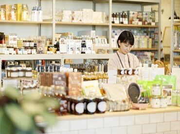 アミング金沢保古店 店内商品は、
約10万点を超える品揃え！
店内はナチュラルテイストな雰囲気☆彡
新しくて綺麗です♪