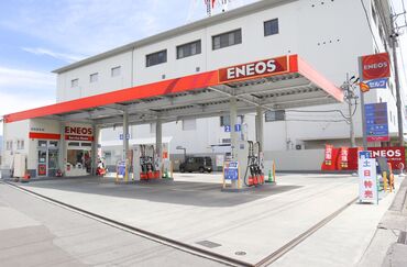 ENEOS セルフ野沢北店 20～40代が活躍中！女性スタッフも活躍◎。*
地域の知り合いが増えるのもバイトの楽しさの一つですよね♪