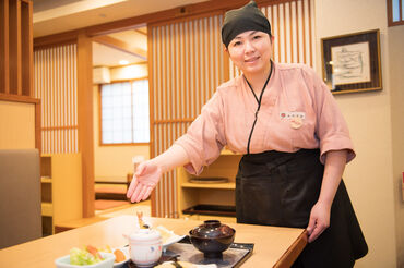 富寿し 高田駅前店 地域密着の寿司屋さんの
ホールスタッフとして勤務◎
先輩スタッフがしっかり
サポートをするので
未経験からのスタートも安心！