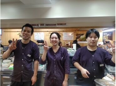 餃子と唐揚げの酒場　しんちゃん　難波店 学生からフリーターまで皆さん大歓迎！
気さくなスタッフばかりなので、楽しくサークル気分で働けます★